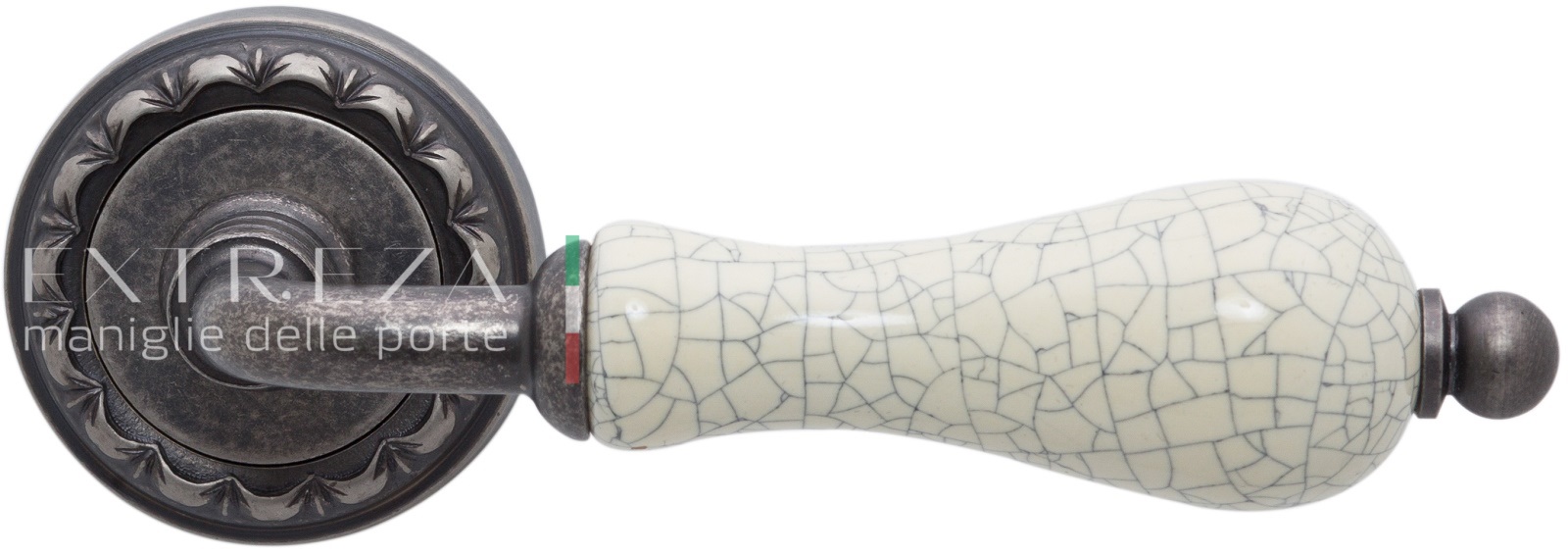 Ручка дверная Extreza DANA CRACKLE (Дана кракле) 306 на розетке R02 античное серебро F45