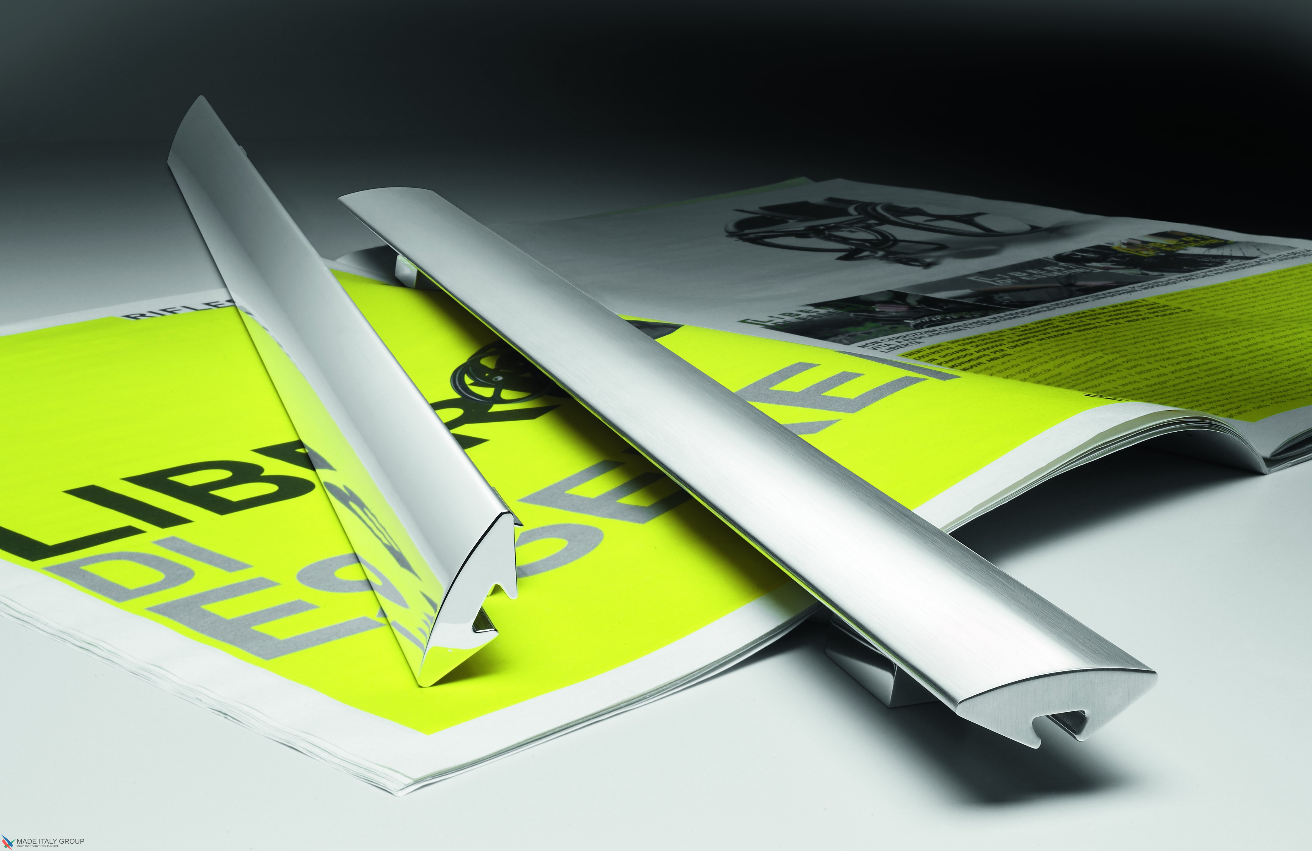 Ручка скоба модерн COLOMBO DESIGN F128GB-CR полированный хром 256-352 мм