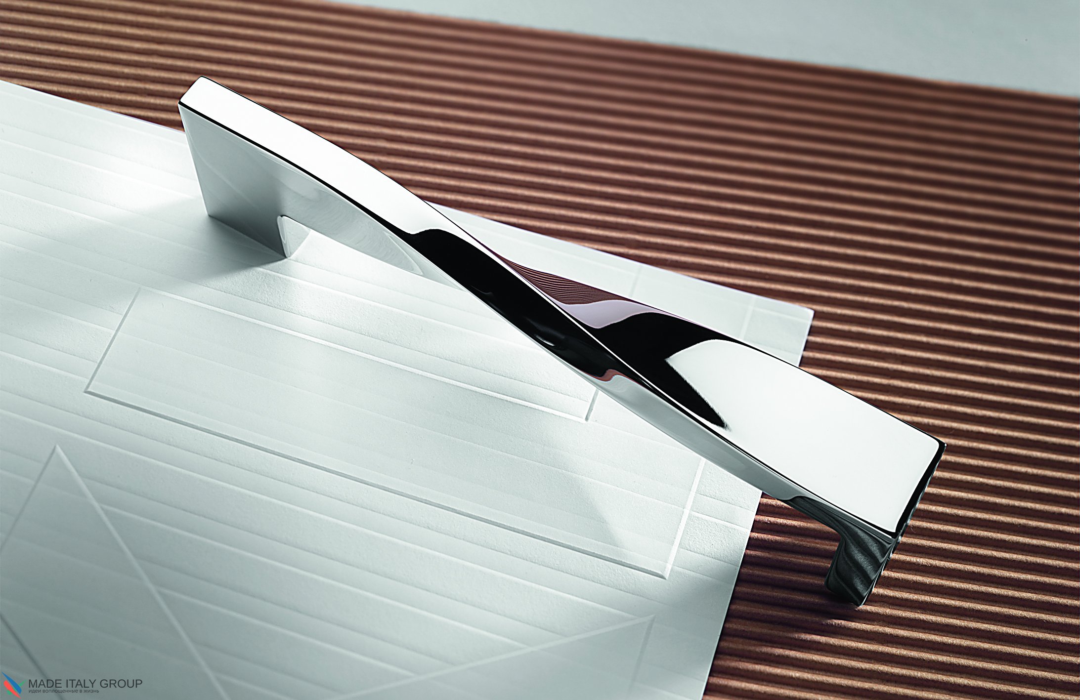 Ручка скоба модерн COLOMBO DESIGN F118H-CR полированный хром 280 мм