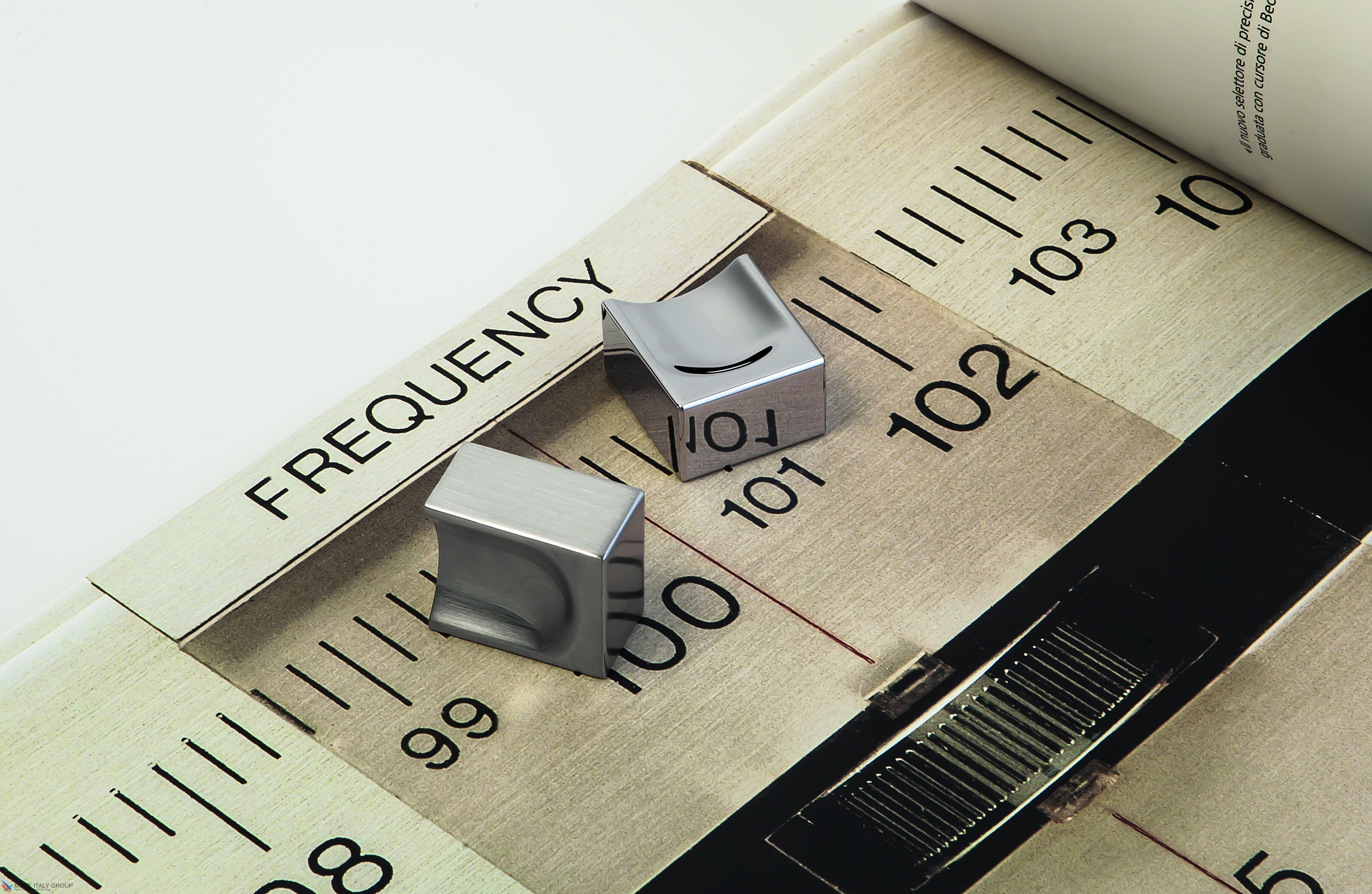 Ручка кнопка модерн COLOMBO DESIGN F530-CM матовый хром