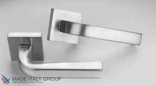 Дверная ручка на квадратном основании COLOMBO Prius MA11RSB-CM матовый хром