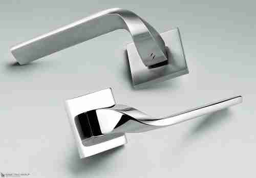 Дверная ручка на квадратном основании COLOMBO Isy BL11RSB-CR полированный хром