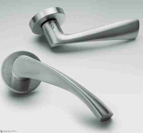 Дверная ручка на круглом основании COLOMBO Flessa CB51RSB-CM матовый хром