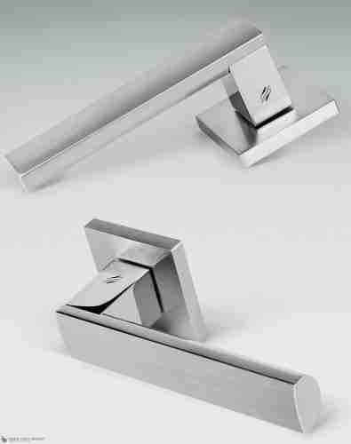 Дверная ручка на квадратном основании COLOMBO Alba LC91RSB-CR8 полированный хром / матовый хром