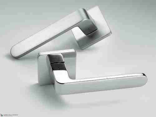 Дверная ручка на квадратном основании COLOMBO Fedra AC11RSB-CR полированный хром