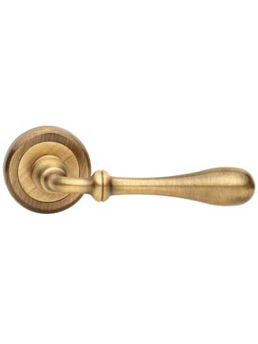 Ручка дверная Morelli Luxury MARY R4 OBR раздельная на круглой розетке, цвет кофе, латунь