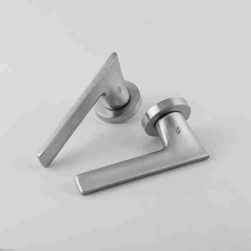 Дверная ручка на круглом основании COLOMBO Alato JP11RSB-CM матовый хром