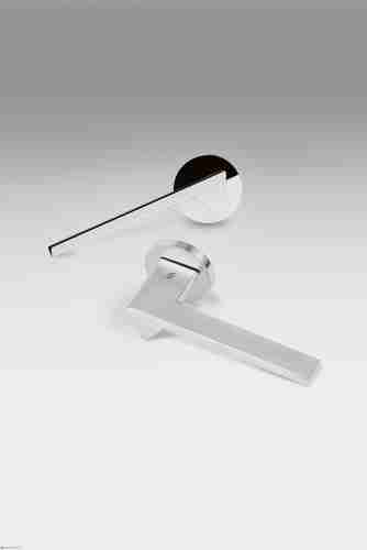 Дверная ручка на круглом основании COLOMBO Ama MF11RSB-CM матовый хром